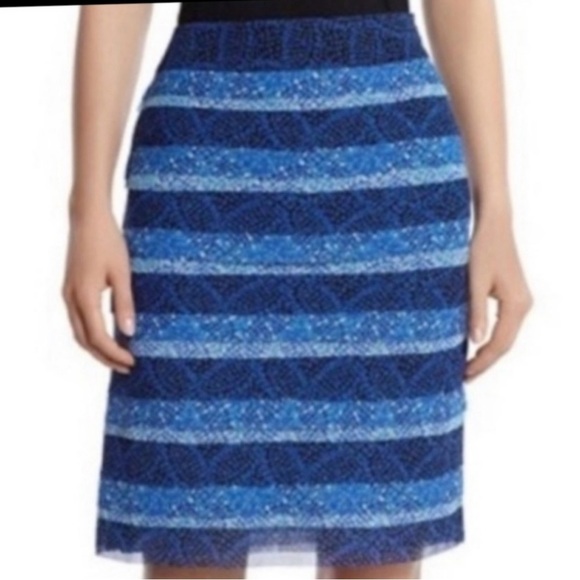 WHITE HOUSE BLACK MARKET Tiered Ruffle Skirt
Blue/White Ombré Dots Size 16 NWT - Picture 1 of 5